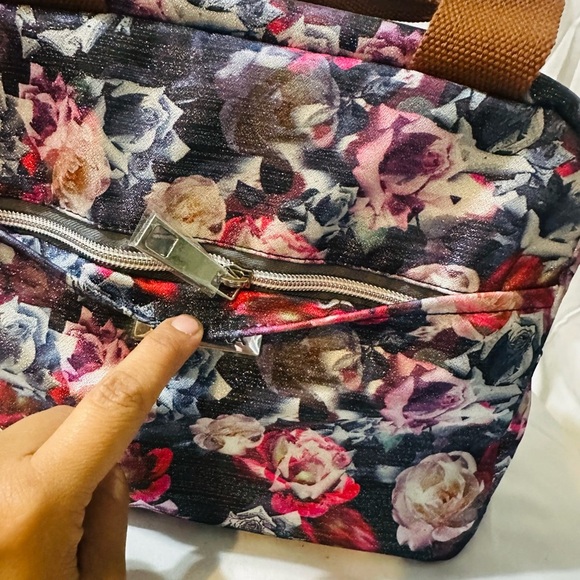 NWT Castura Insulated Handbag/Tote – For Women or Men - Picture 3 of 6